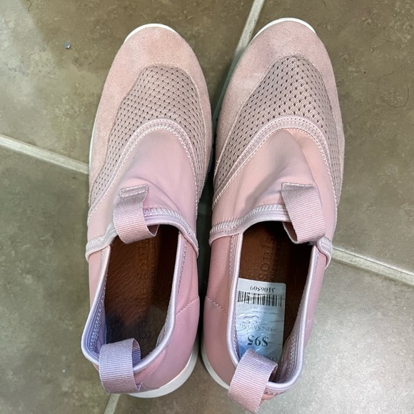 Gentle Souls By Kenneth Cole - Picture 3 of 7